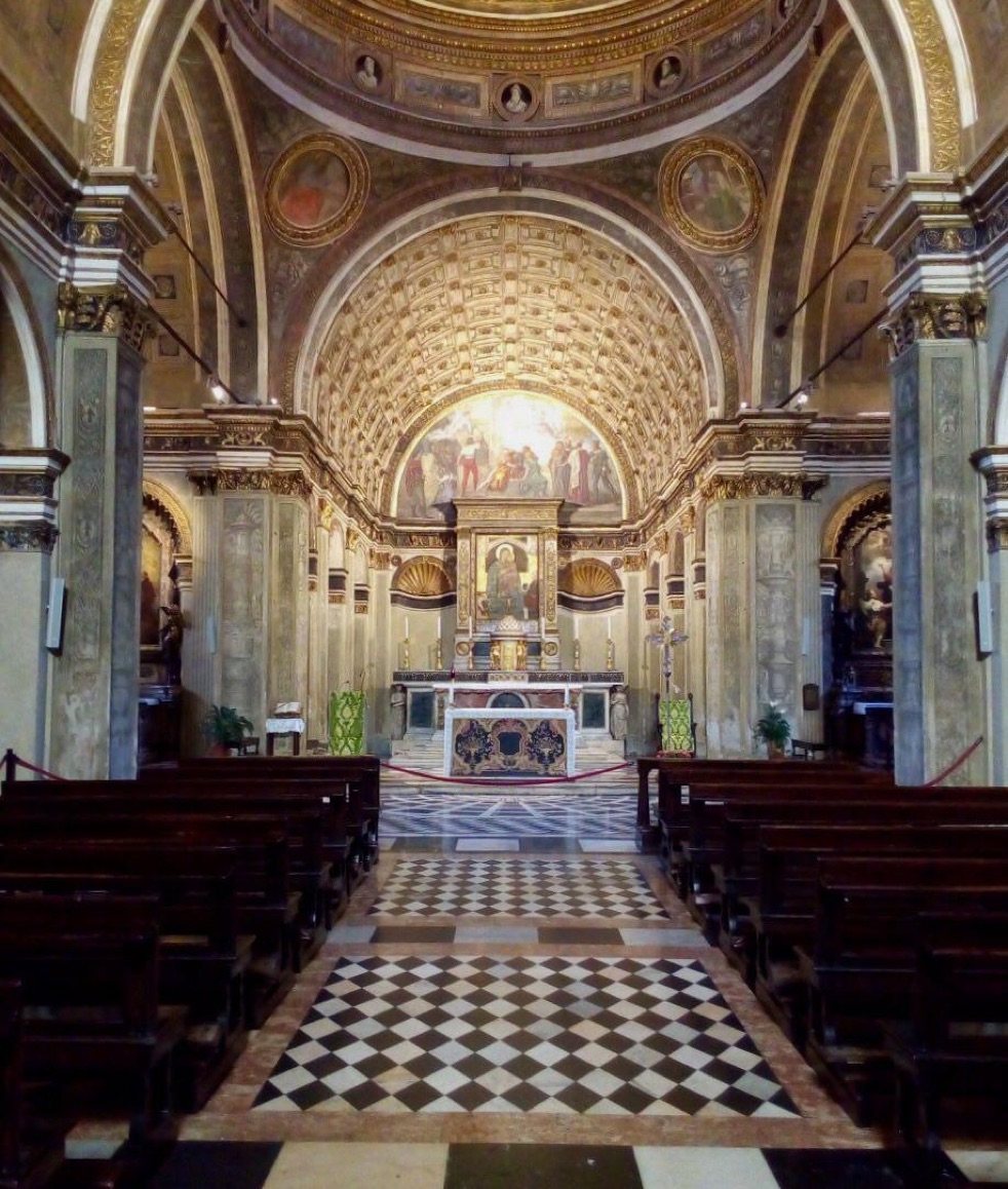 The presbytery by Bramante in the Church of San Satiro