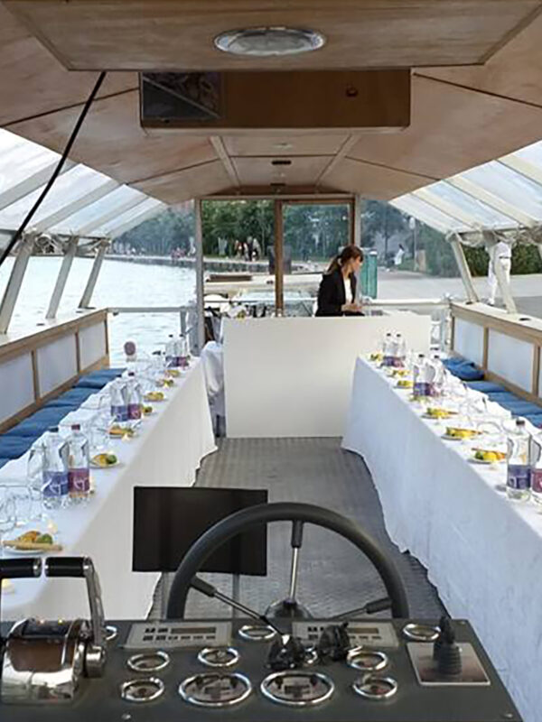 Milano canals, an aperitif on board